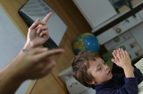 El modo de enseñar, de comunicarnos, de relacionarnos con nuestro alumnado transmite una forma de entender la sexualidad.