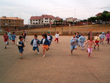 Desde la infancia hay que ayudar a niñas y niños a moverse con libertad, por el simple placer de divertirse, relacionares y expresarse