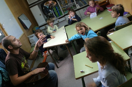 Aunque lentamente, cada vez más chicos acceden a estudios y trabajos tradicionalmente femeninos