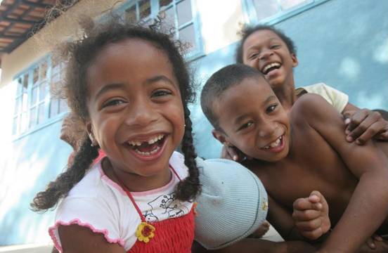 Un clima positivo y acogedor es fundamental para un aprendizaje de calidad. Fuente: Banco de imágenes del ISFTIC.