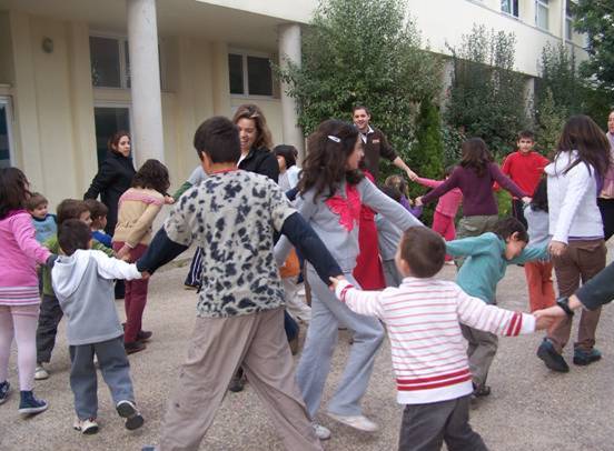 La forma en que los niños perciben la relación con sus maestros y maestras es clave para propiciar mayores niveles de aprendizaje. Fuente: Escuela 2 (Valencia)