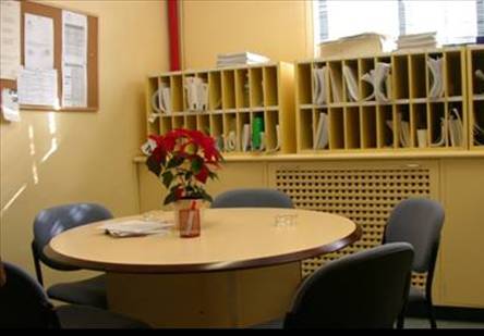 Condicionar los espacios y establecer tiempos para reunirse es requisito imprescindible para que exista colaboración. Fuente: Banco de imágenes del ISFTIC