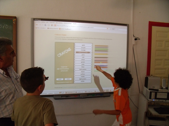 Alumnos tercero primaria en clase de inglés